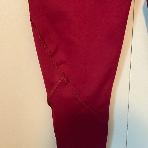 Victoria’s Secret Sport Knockout Lace Side Capris Leggings Size XS - Picture 5 of 10